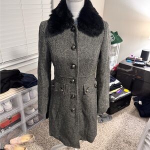 No. 21 Black and Gray Trench Coat with Faux Fur Collar